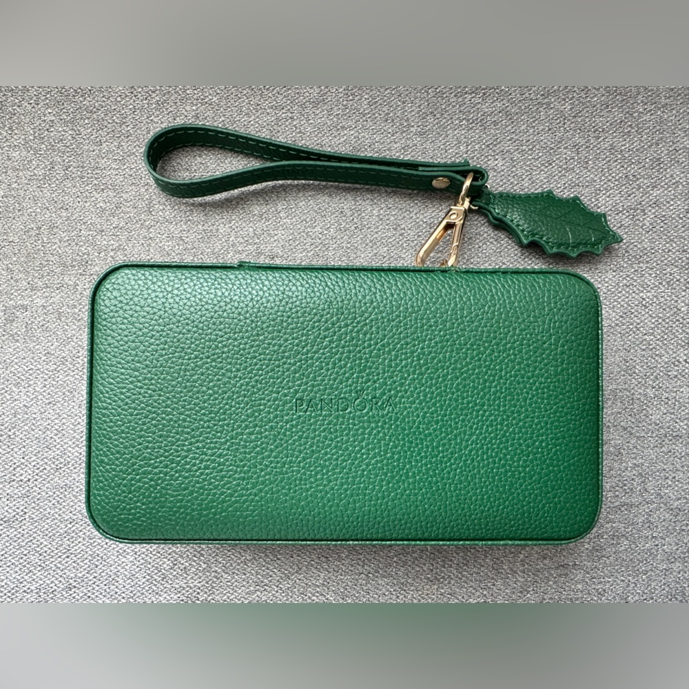 Pandora Limited Edition Holiday Leather Zip Travel Jewelry Organizer Wristlet